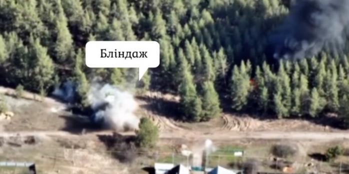 Украинские военные уничтожили блиндаж и грузовик с боекомплектом, скриншот видео