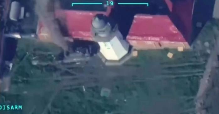Авіаудар по острову Зміїний, скріншот відео