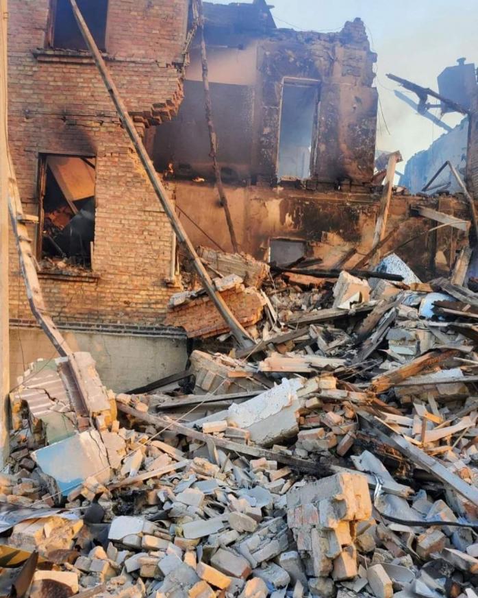 Авіаудар по школі на Луганщині – попередньо загинуло 60 людей (ФОТО)