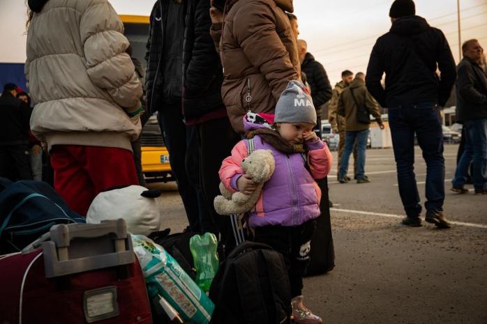 Доки триває війна, їм місце в Україні - Шмигаль про виїзд чоловіків за кордон