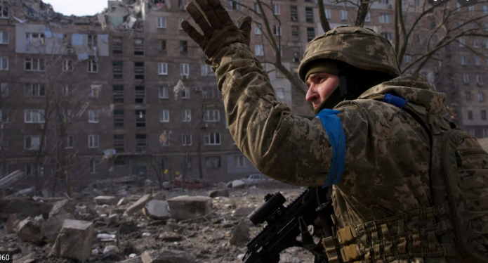 Заблоковані захисники "Азовсталі" штурмують позиції російських окупантів 