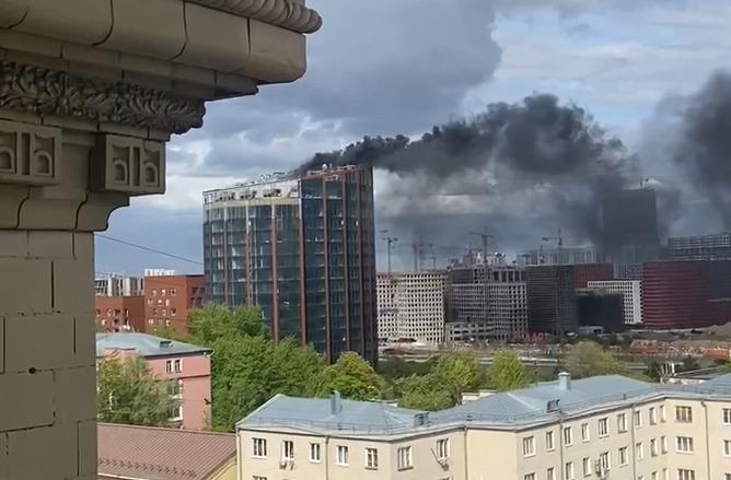 В москве загорелся огромный бизнес-центр. Скриншот с видео