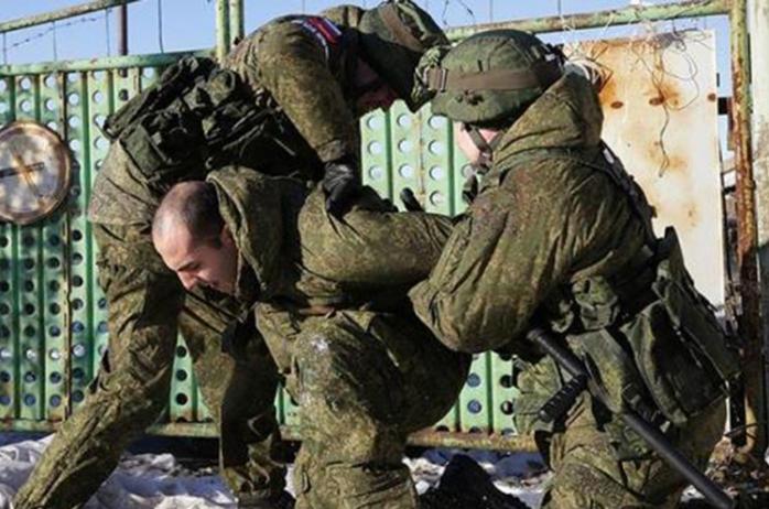 Россияне отказываются идти на войну, ФСБ наполняет войска агентами – разведка