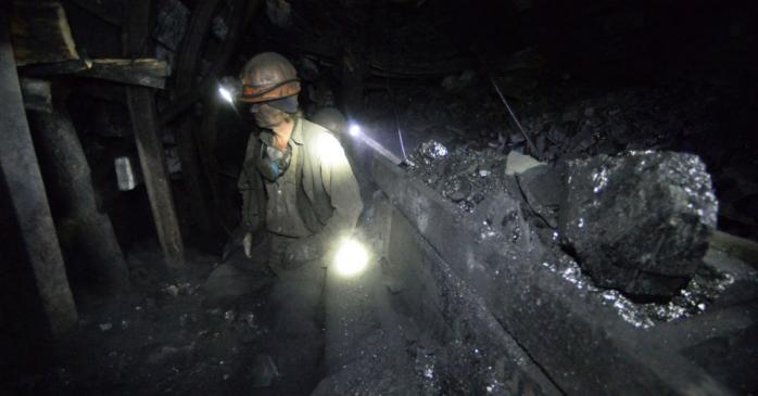 115 шахтеров остались под землей из-за обесточивания Донетчины. Фото: