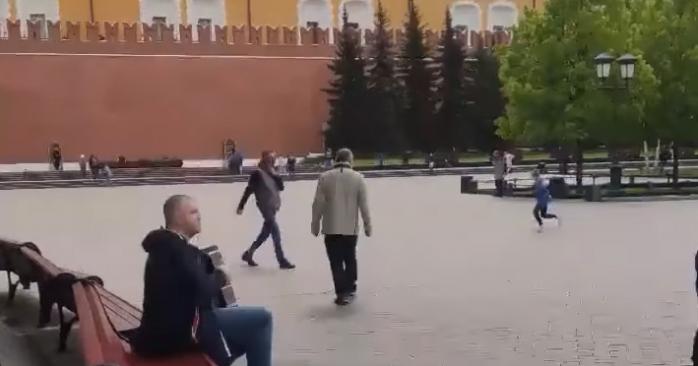 Песня «Ой, у лузі червона калина» зазвучала в центре москвы. 