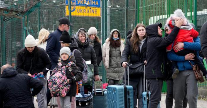 Польша прекратит выплачивать помощь беженцам. Фото: AP