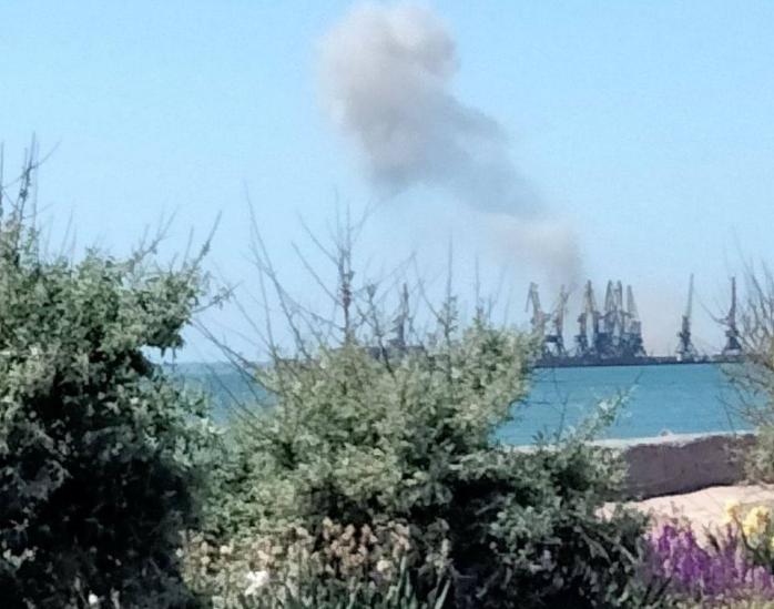 У порту Бердянська пролунали два вибухи 