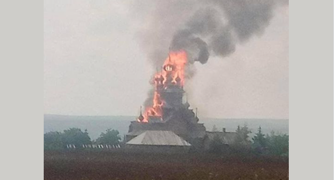Россияне уничтожили в Святогорской лавре самый большой деревянный храм Украины 