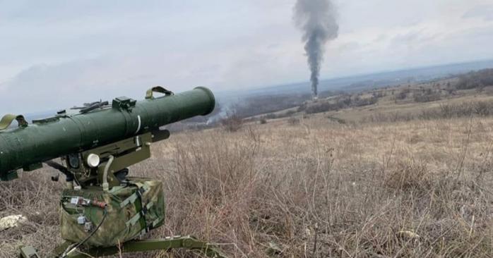 Українські військові показали, як у російських танків зриває башту від «Стугни» — пзрк стугна