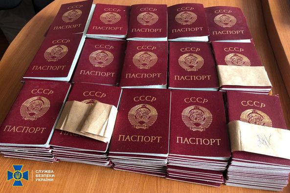 Росіяни планували паспортизувати українців радянськими паспортами 
