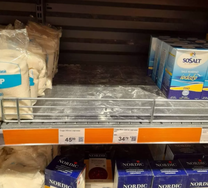 Українці придумали нову жертву споживчого дефіциту - з полиць магазинів зникла сода