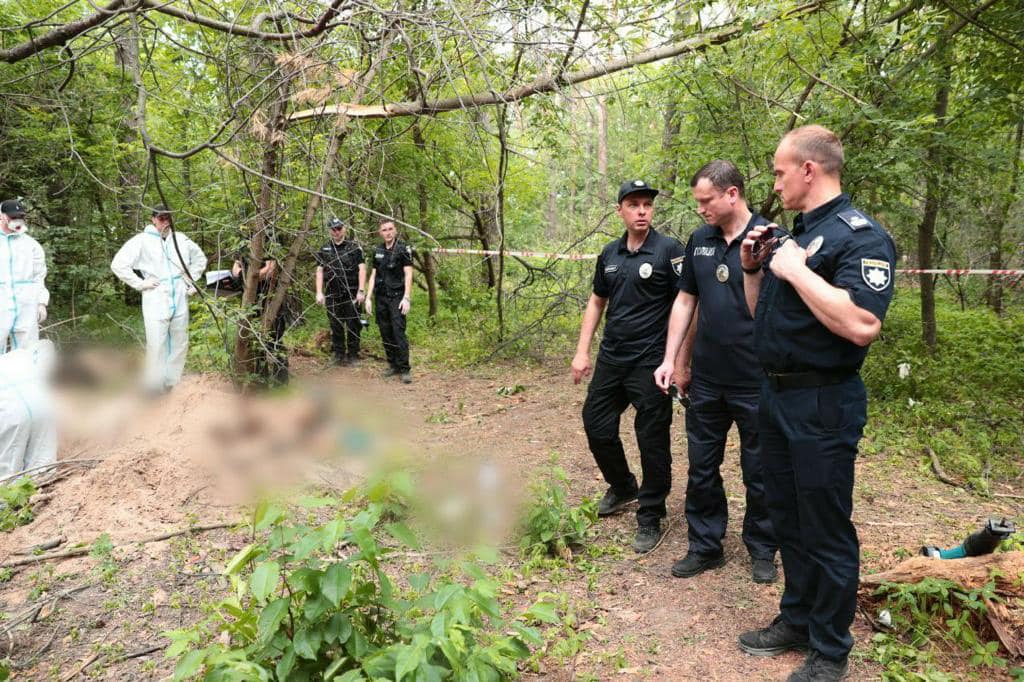 Біля Бучі виявили нову братську могилу - росіяни катували і застрелили сімох цивільних