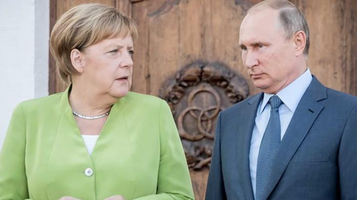 Меркель говорит, что готова стать "мирным посредником" между Москвой и Киевом