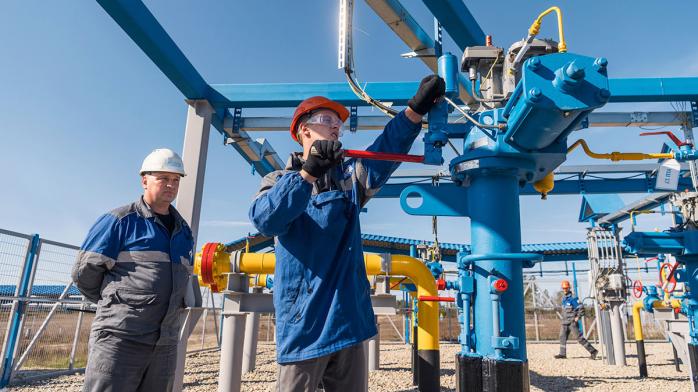 "Газпром" усиленно сокращает поставки природного газа в Европу