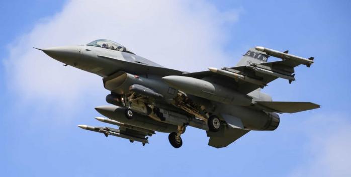  Обучение украинских пилотов на F-15 и F-16 инициировали в Конгрессе США
