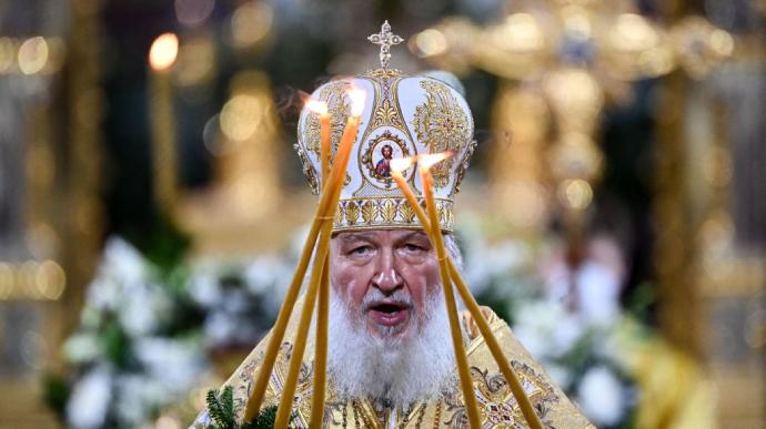 Російський патріарх кирило гучно гепнувся в церкві. Фото: УП