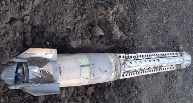 Російська ракета 9М544 впала у полі. Фото: ЦСК