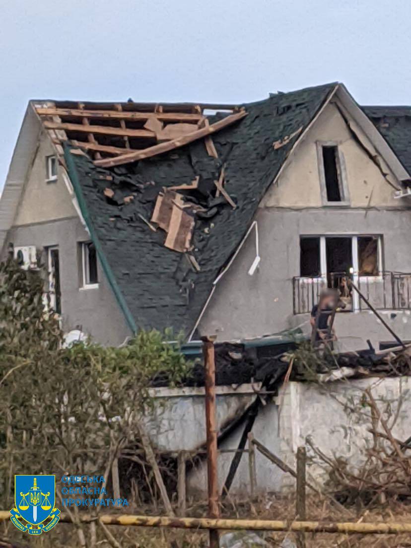 Ракетний удар по селищу на Одещині. Фото: Одеська обласна прокуратура