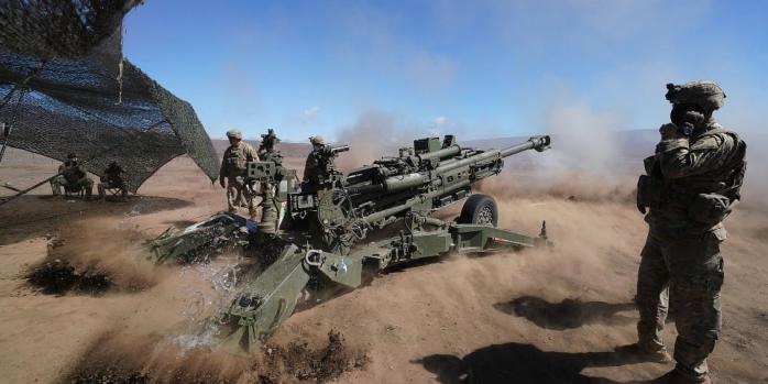ЗСУ британськими гаубицями M777 знищили батарею 2С3 “Акація” окупантів 