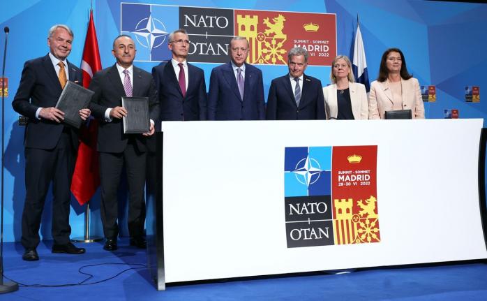 На саммите НАТО приняли новый пакет помощи Украине