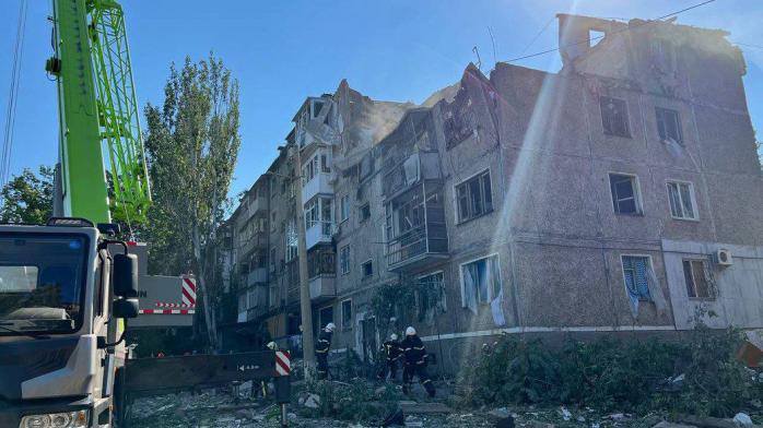 Тела погибших находят на расстоянии 200 м от эпицентра взрыва — ракетный удар по Николаеву