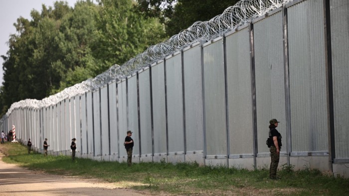 Польща побудувала паркан на кордоні із Білоруссю, фото: MSWiA