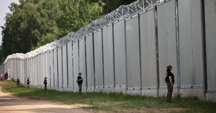 Польща побудувала паркан на кордоні із Білоруссю, фото: MSWiA