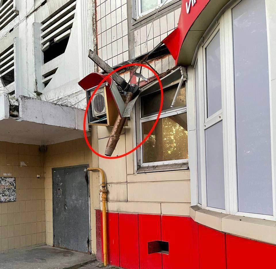 У ЗМІ з’явилися фото фрагментів ракет російського "Панцира" в обстріляних багатоповерхівках Бєлгорода