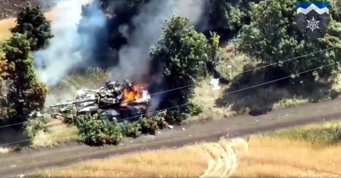 Уничтоженный российский танк, скриншот видео