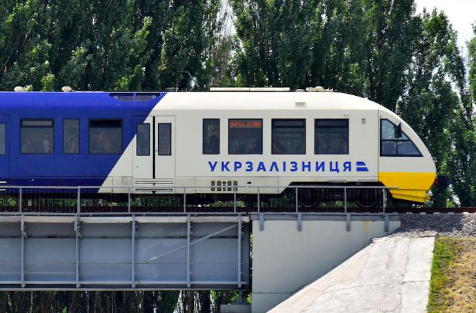 «Укрзалізниця» терміново змінила маршрути трьох поїздів. Фото: pravda.com