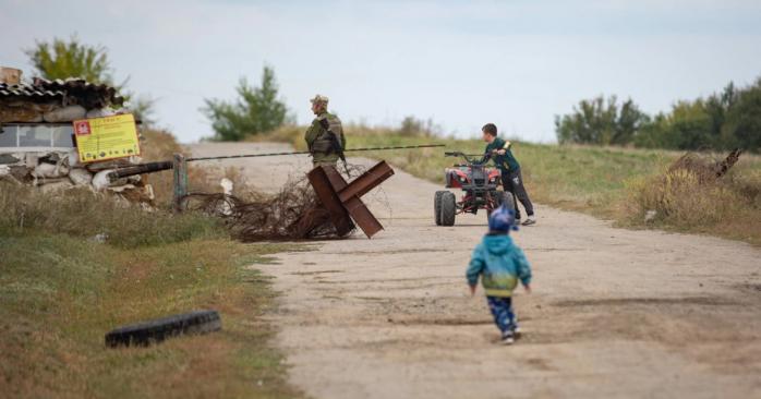 Майже тисяча українських дітей постраждала від російської агресії. Фото: 
