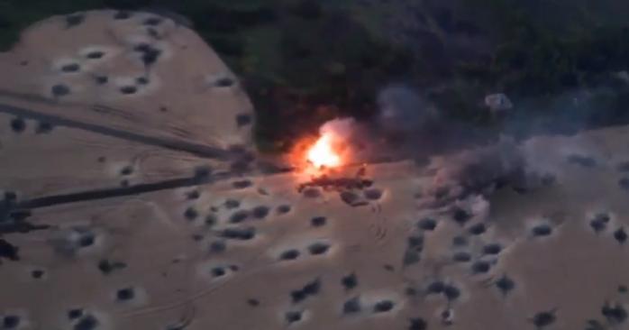 Знищення бронетехніки ворога, скріншот відео