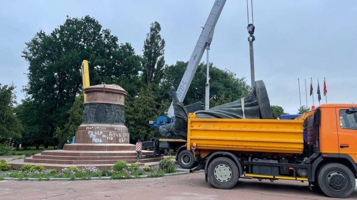 У Переяславі знесли монумент до 300-річчя «возз’єднання» з росією, фото: Олексій Кулеба