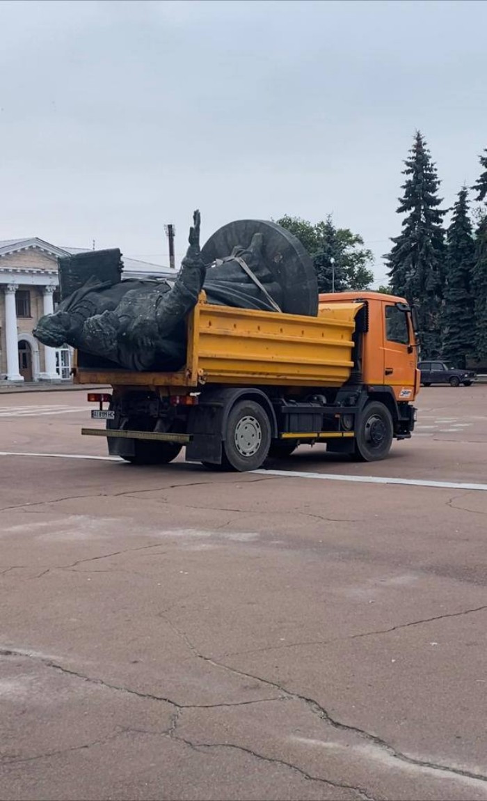 У Переяславі знесли монумент до 300-річчя «возз’єднання» з росією, фото: Олексій Кулеба