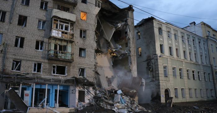 россия атаковала ракетой многоэтажку в Харькове. Фото: ГСЧС