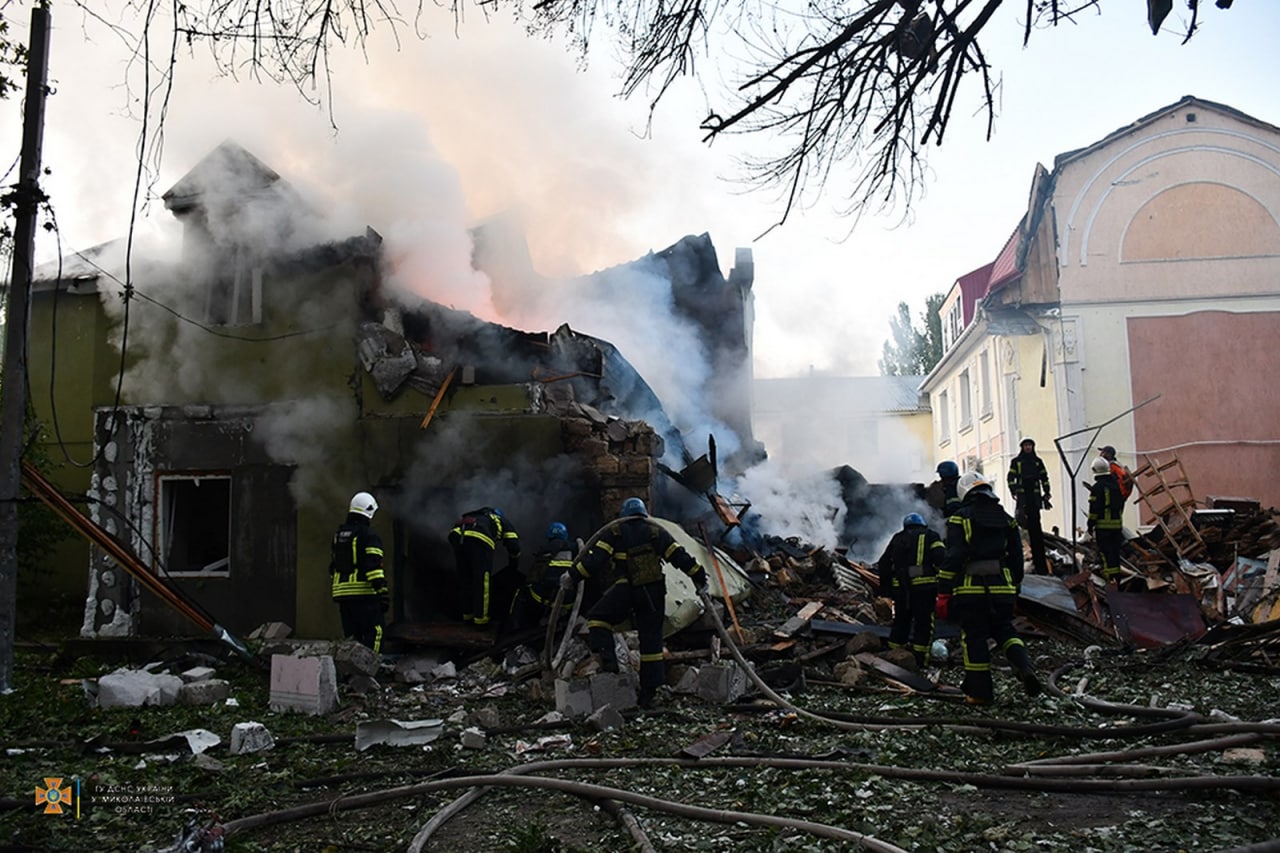 Наслідки обстрілів у Миколаєві. Фото: «НикВести»