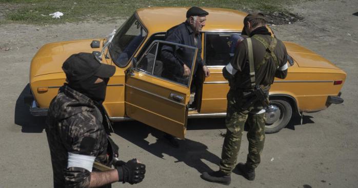 Фильтрация украинцев в оккупированном Мариуполе. Фото: lb.ua