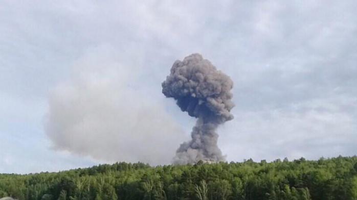 Яскравий вибух російського складу з боєприпасами. Фото: 24 канал