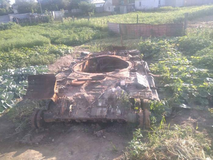  У Харківській області боєць впритул знищив російський танк з "джавеліна" 