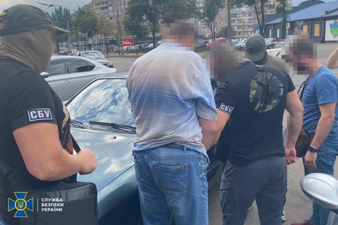 Коригувальника ракетних ударів по аеропорту Кривого Рогу затримала СБУ