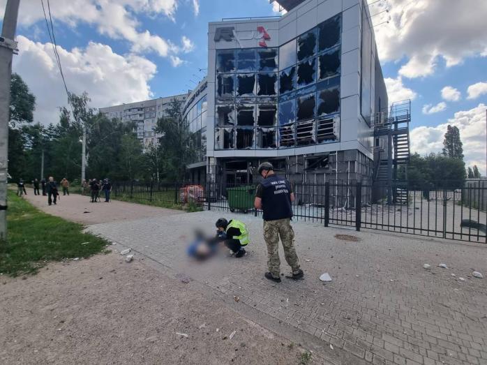 Рашисти вдарили "Смерчами" по густонаселеному району Харкова, є загиблі