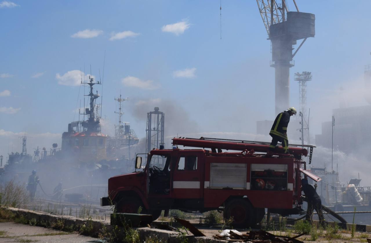 Наслідки ракетного удару по порту Одеси. Фото: Об’єднаний коордінаційний прес-центр сил оборони Півдня України