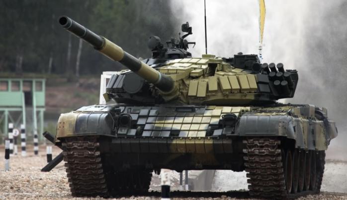 Дрон контрразведчиков СБУ испепелил танк Т-72 и 15 россиян — война рф против Украины