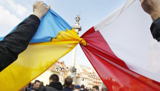 Рада польської мови рекомендувала вживати "в Україні". Досі єдиним правильним було "на Україні"