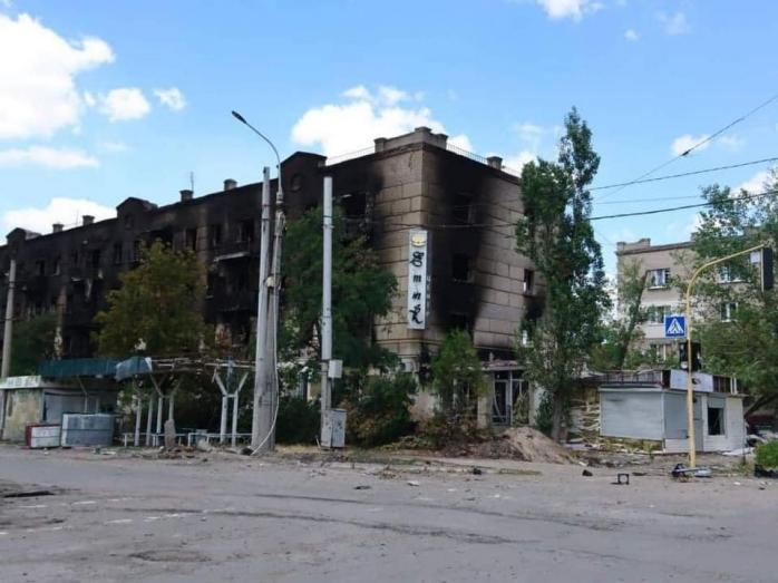 россияне сжигают населенные пункты Луганщины. Фото: Сергей Гайдай