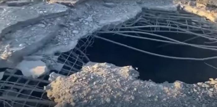 Наслідки удару ЗСУ по мосту в Херсоні показали на відео 