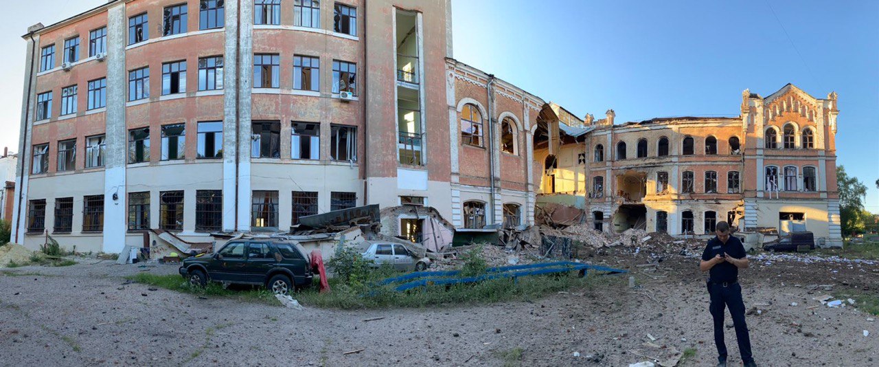 Обстріли Харкова і Миколаєва - влада показала фото руйнувань