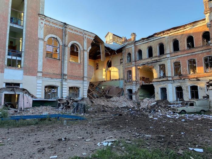 Обстріли Харкова і Миколаєва - влада показала фото руйнувань