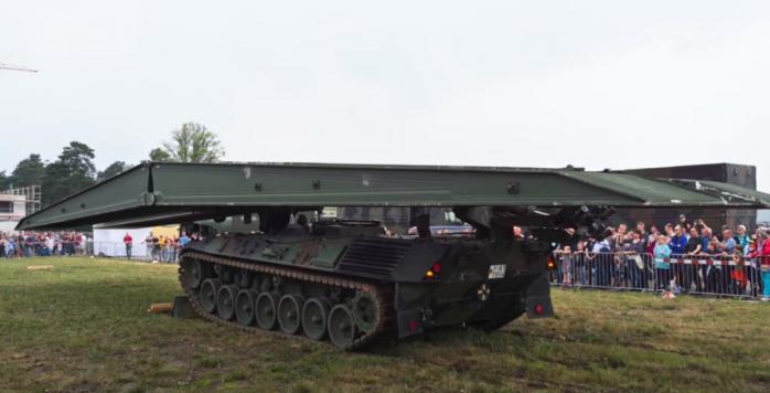 Украина получит танки-мостоукладчики Biber, фото: HD1080ide