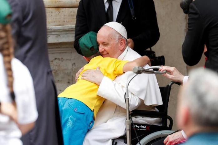 Папа Римський розповів, що може піти у відставку через проблеми зі здоров'ям
